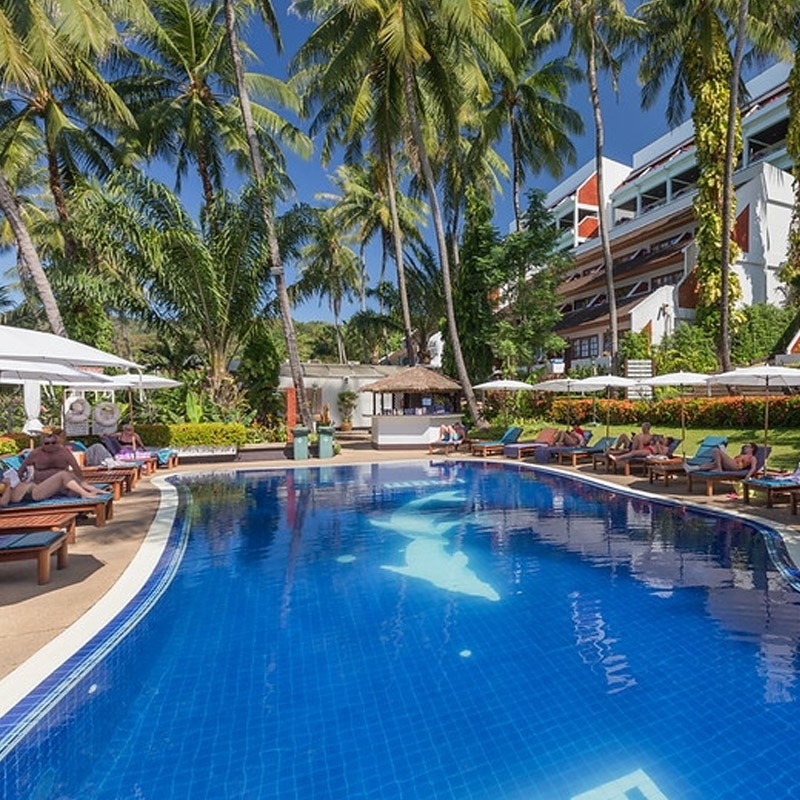 8-Night Stay in 3* Resorts in Phuket & Bangkok Including Return & Internal Flights, Transfers and Breakfast per Person