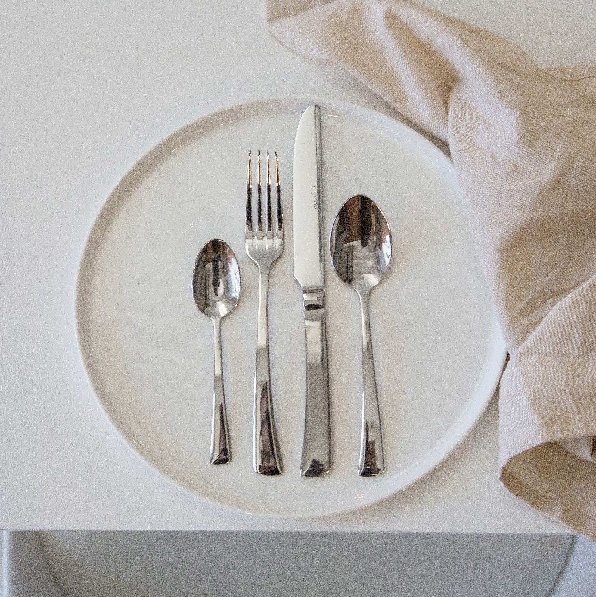 16 Piece Cutlery Set