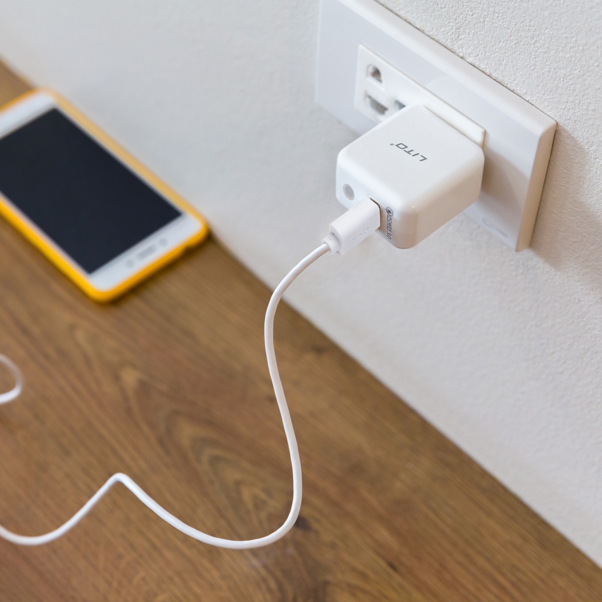 QC3.0 Fast Charging Compatible Charging Block with Lightning Cable