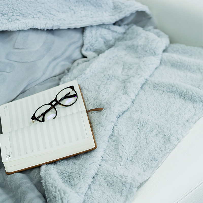 Reversible 200+240gsm Embossed Flannel Sherpa Blanket (150x200cm)