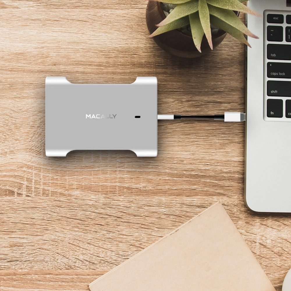 MacBook Pro Charger with Magnetic USB-C Cable