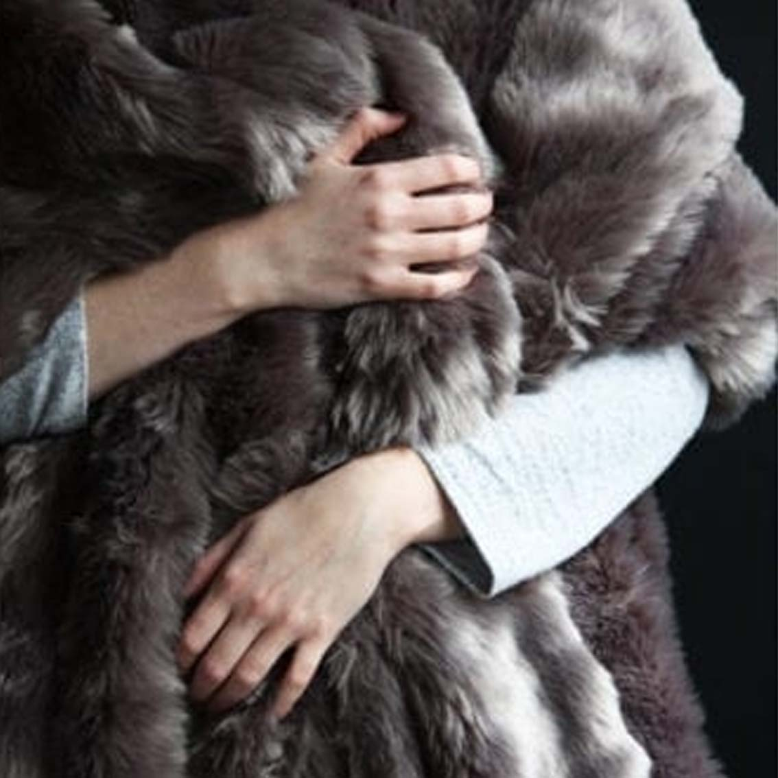 Bear Faux Fur Silver Throw (140 x 260cm)