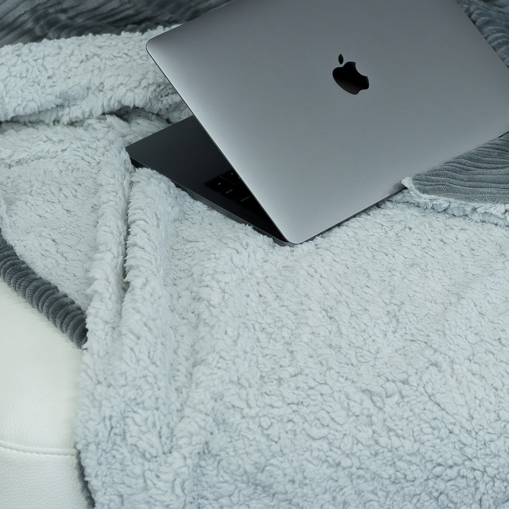 Reversible 200 + 240gsm Ribbed Jacquard Sherpa Blanket (155x195cm)