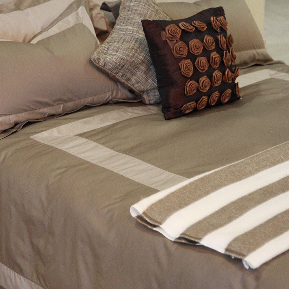 Set of 2, 500TC Egyptian 100% Cotton Sateen Luxurious Duo Stone with Embroidery Insert King Sized Pillowcases