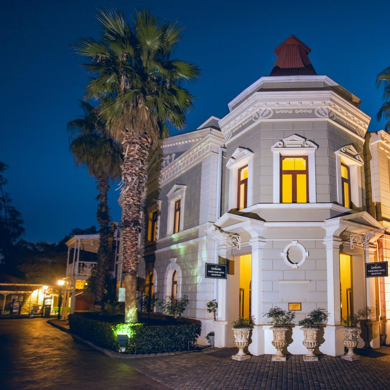 2-Nights Midweek Stay in 4.5*Theme Park Hotel Including Breakfast per Person (Sharing)