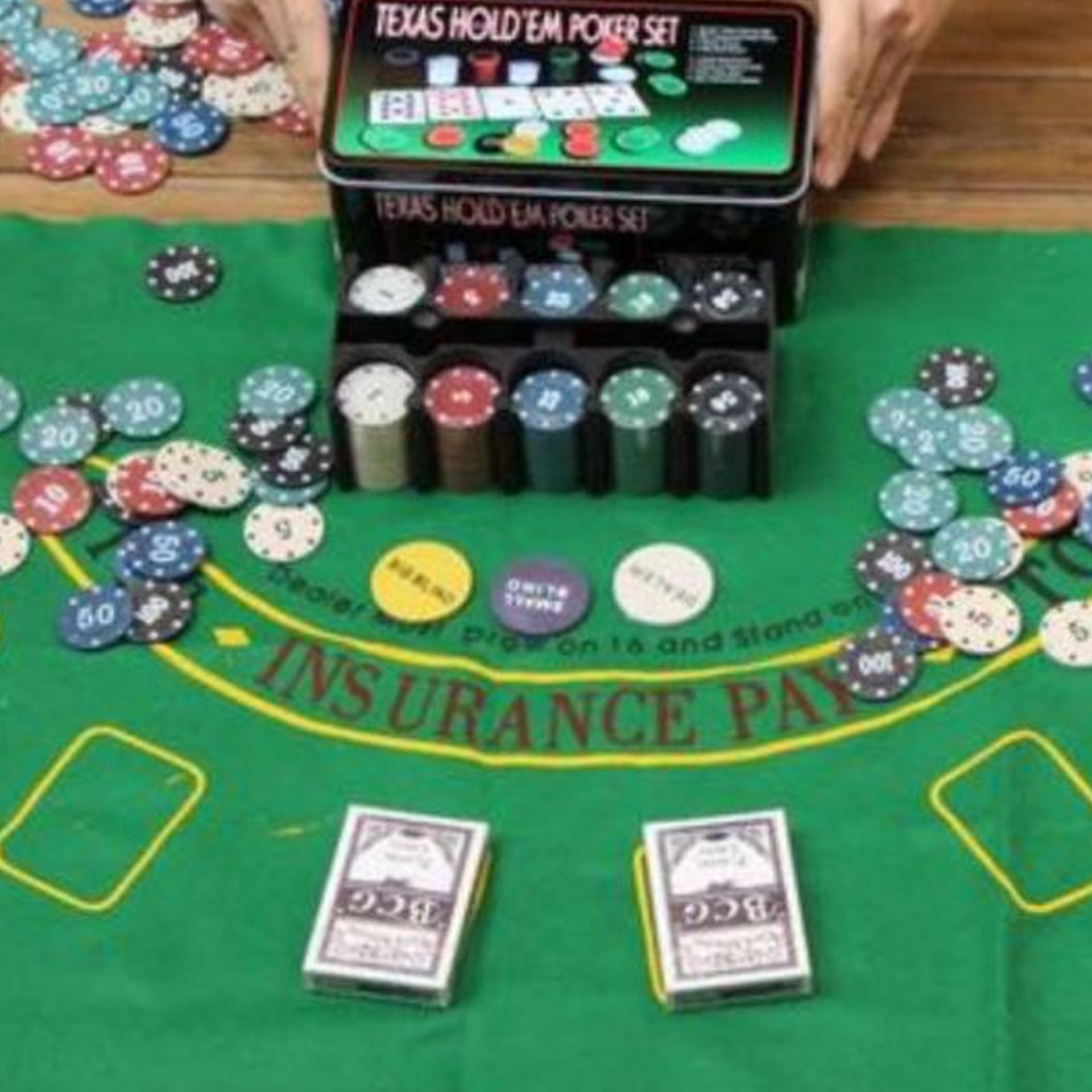 Set of 100 Chips, 2 Decks of Cards & Dealer Button