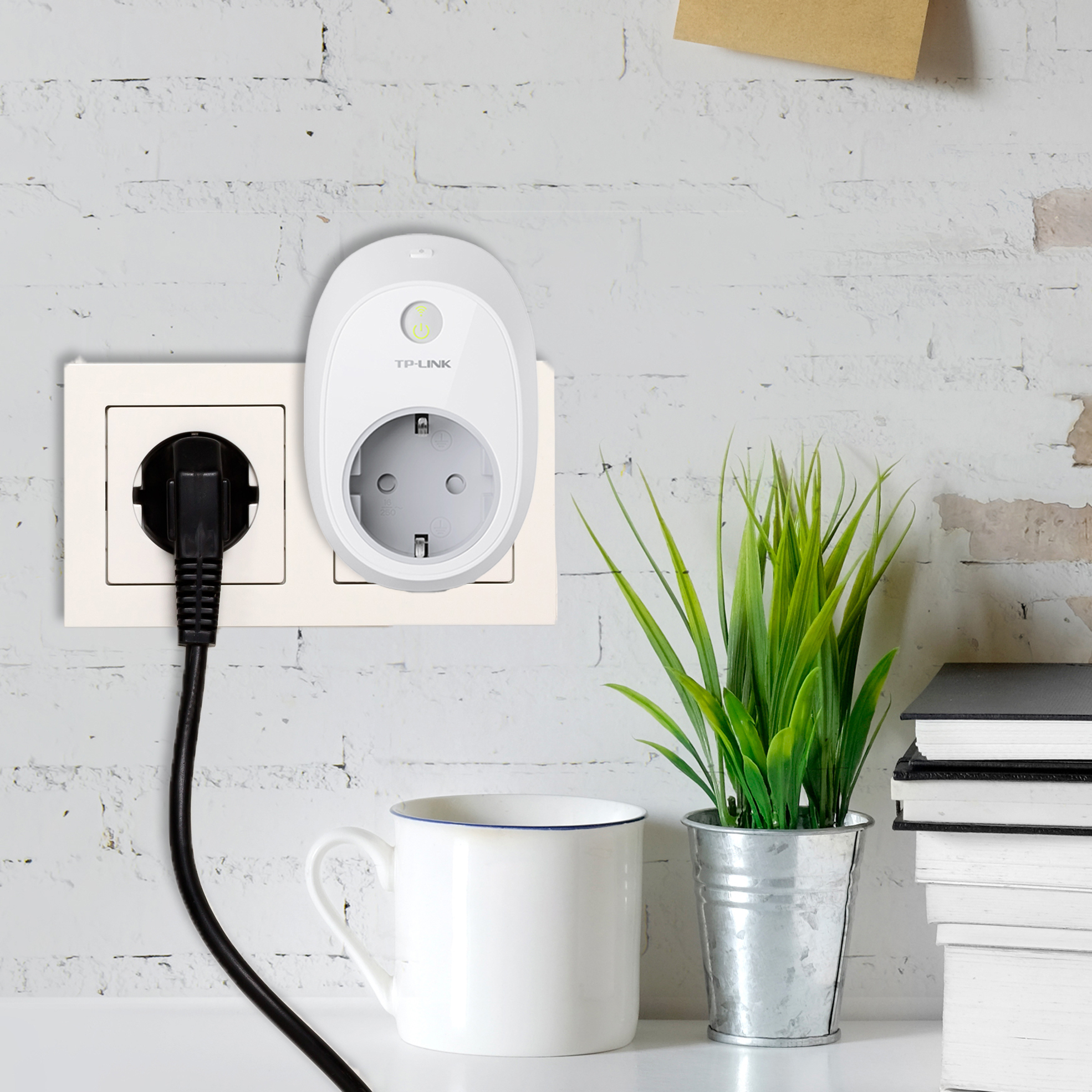 App Controlled Wi-Fi Smart Wall-Plug with Energy Monitoring Function (Model: HS110)