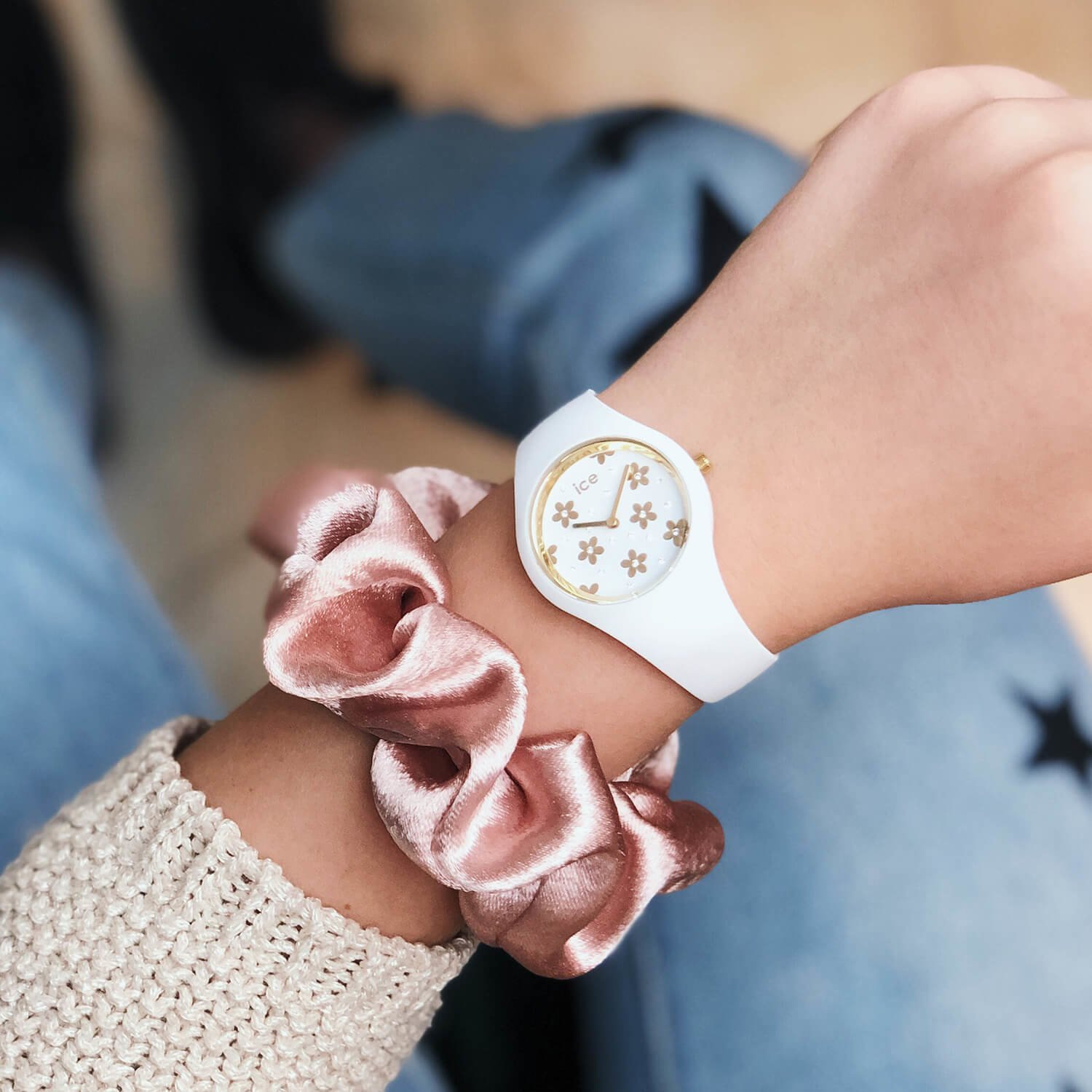 Ladies Precious White Flower Watch