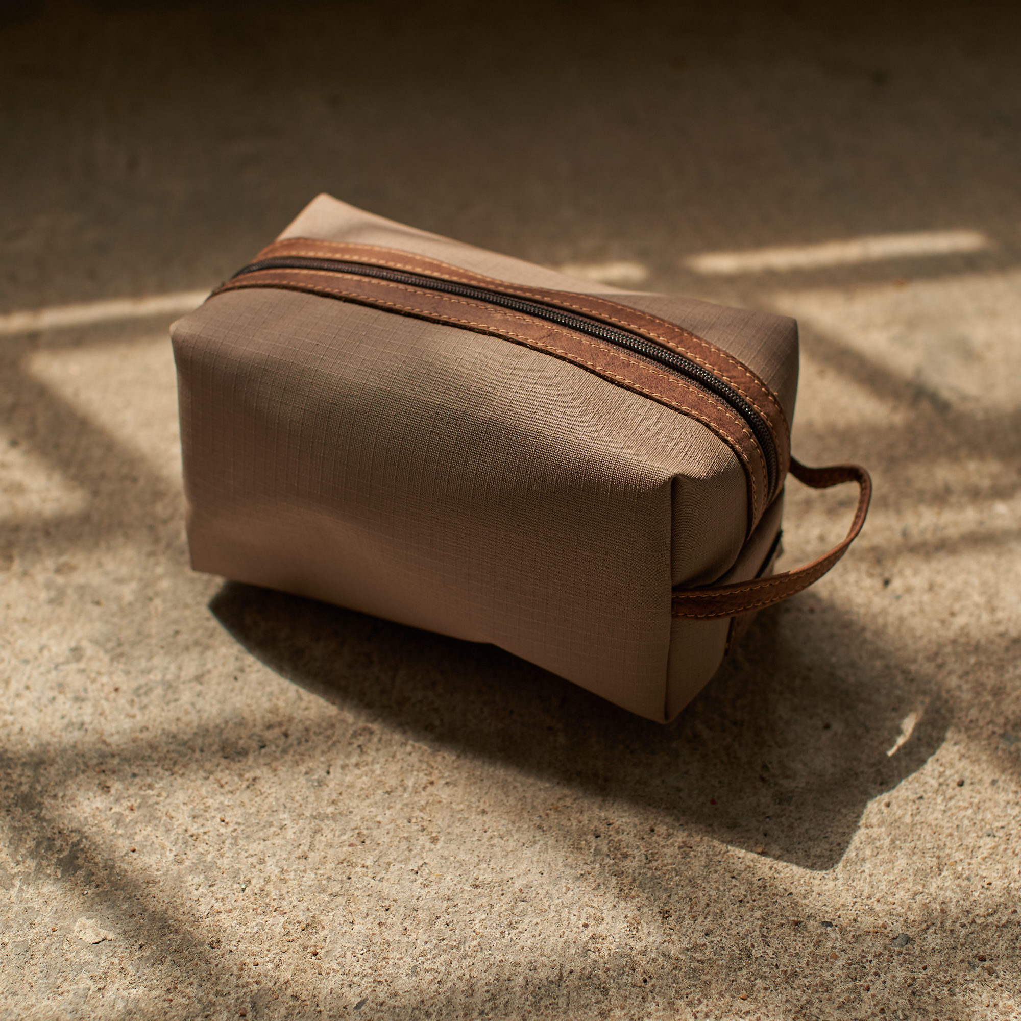 Men's Lawson Ripstop Leather Trim Wash Bag with Carry Strap