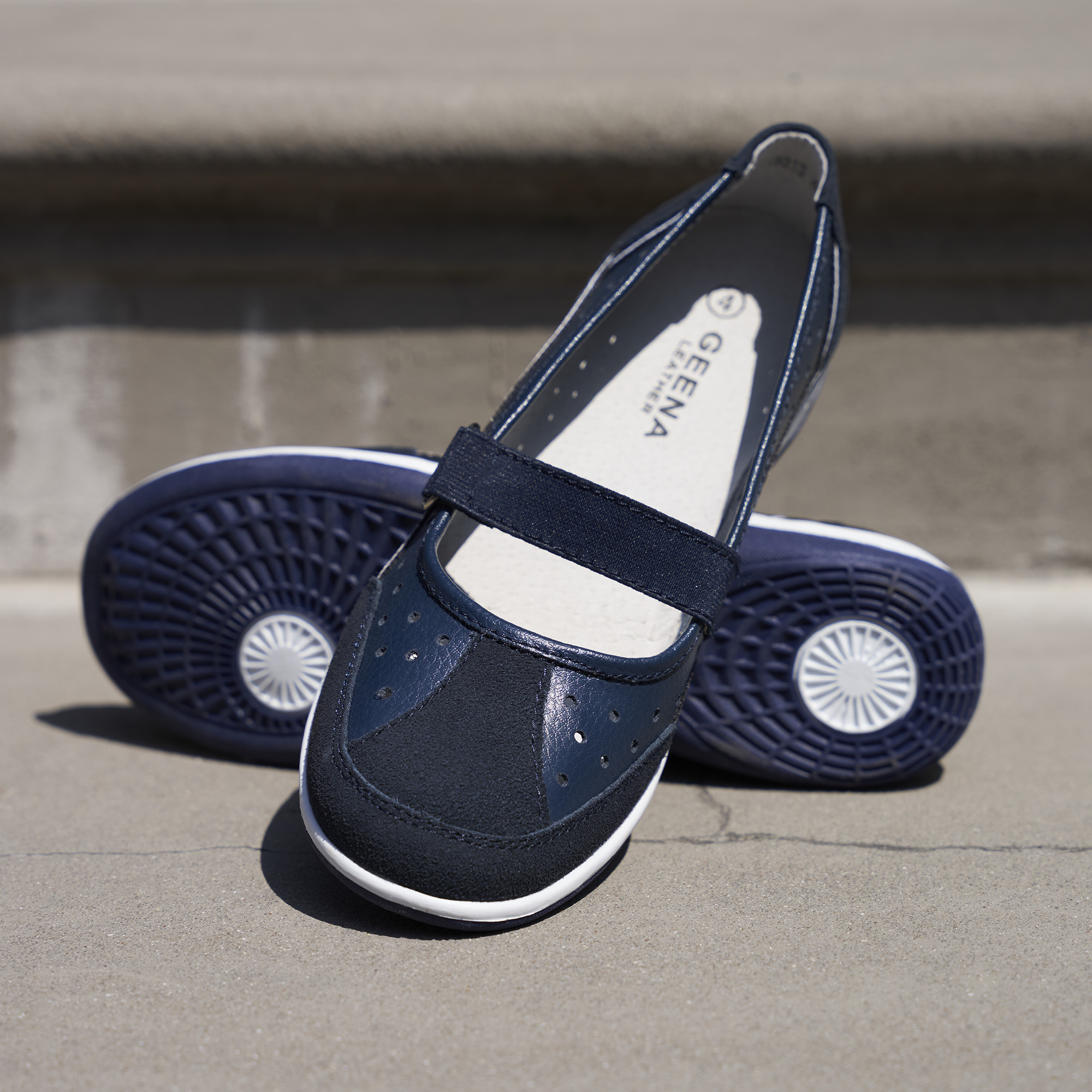 Ladies Genuine Leather Adjustable Comfort Line Pumps