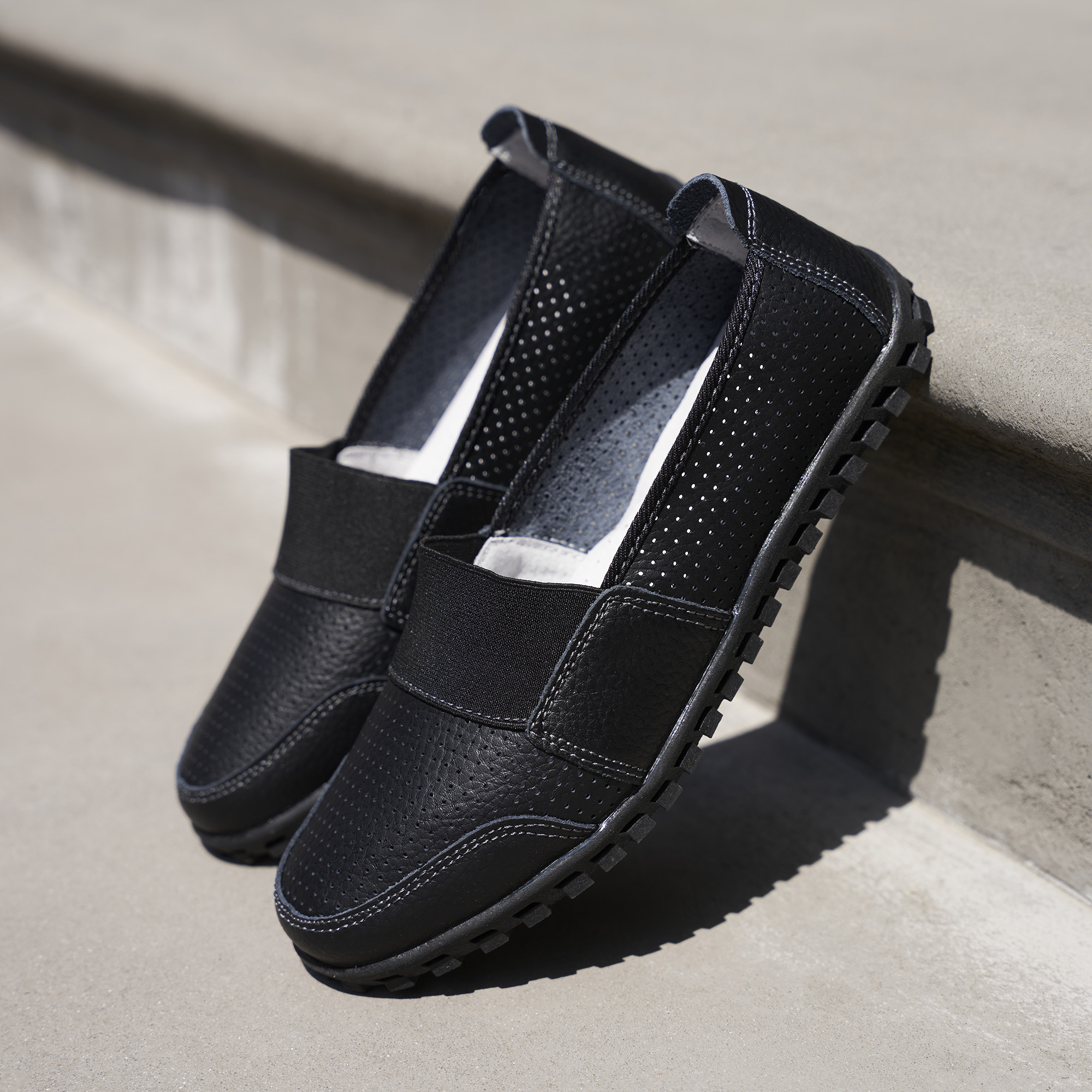 Ladies Classic Genuine Leather Slip-On Pumps