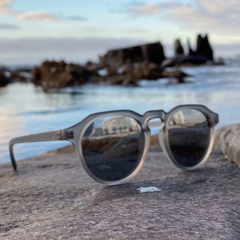 Unisex Polarized Keyhole Round Lens Sunglasses