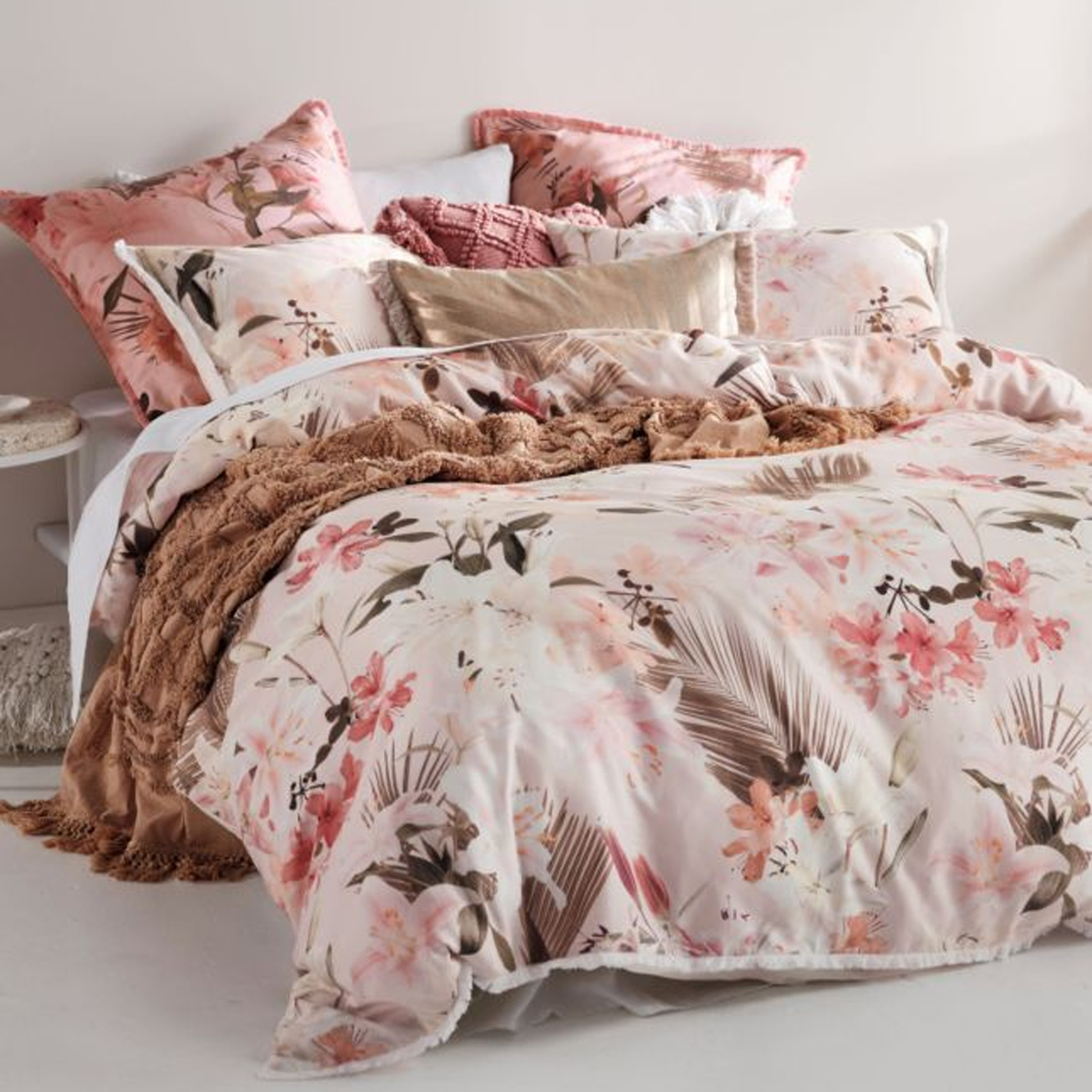 Holidae Floral Duvet Cover Set with Standard Pillowcases