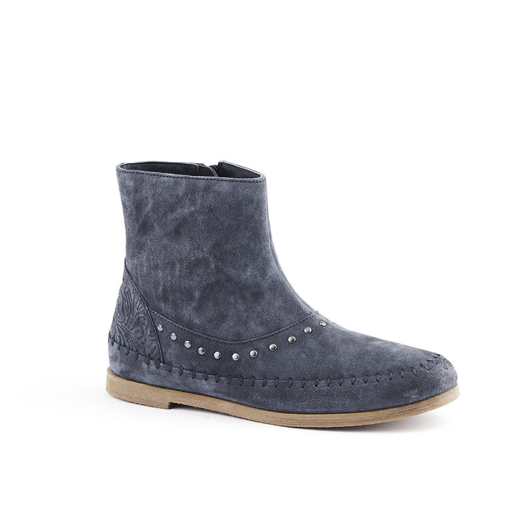 Ladies Leather Relaxed Boot With Embossed Detail