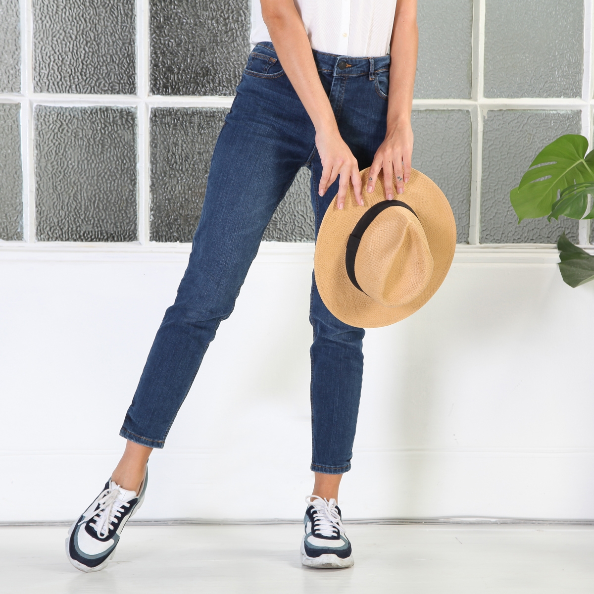 Ladies Mid-Rise Straight Leg Jeans