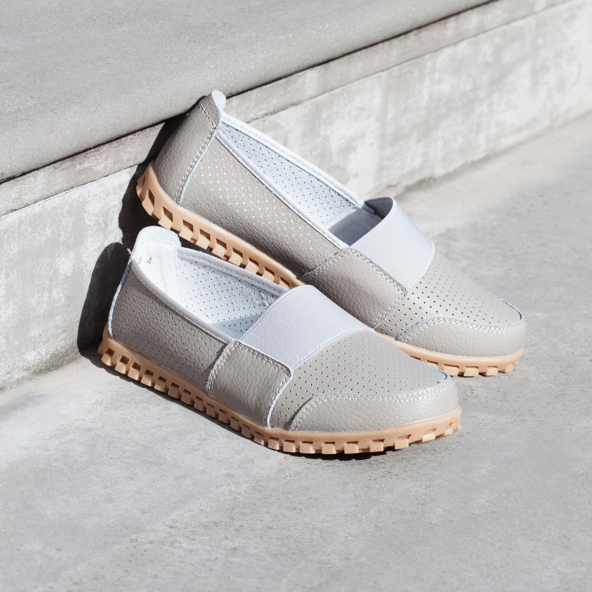 Ladies Classic Genuine Leather Slip-On Pumps