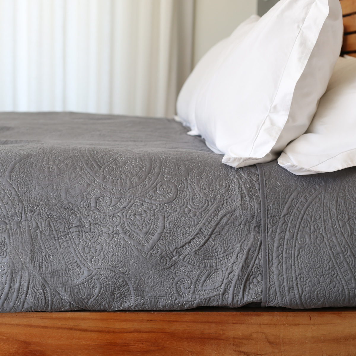 Paisley Luxurious Quilted Bedspread