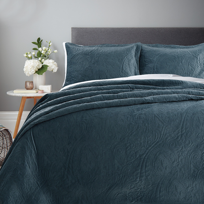 Luxurious French Velvet Bedspread (Includes Two Pillowcases)