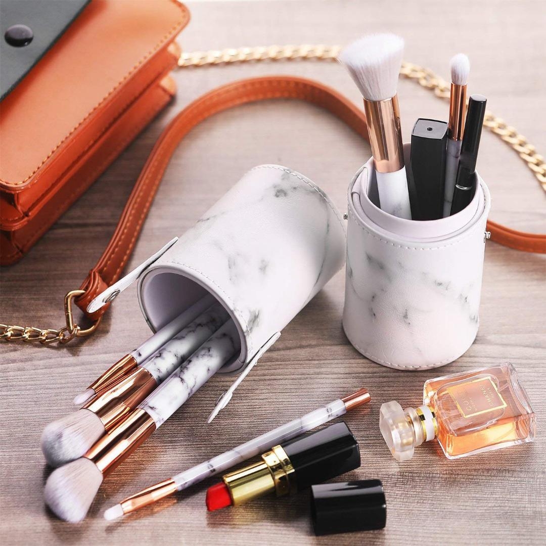 10 Piece Make-Up Brush Set in a Round Marble Carry Case