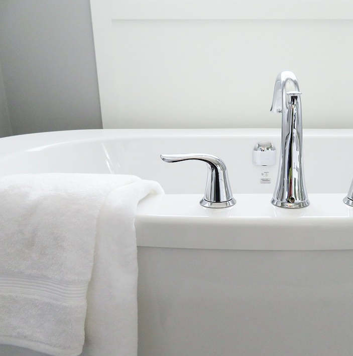 Set of 2 Soft Touch 570gsm Extra Length Luxury Bath Sheets (85cm x 170cm)