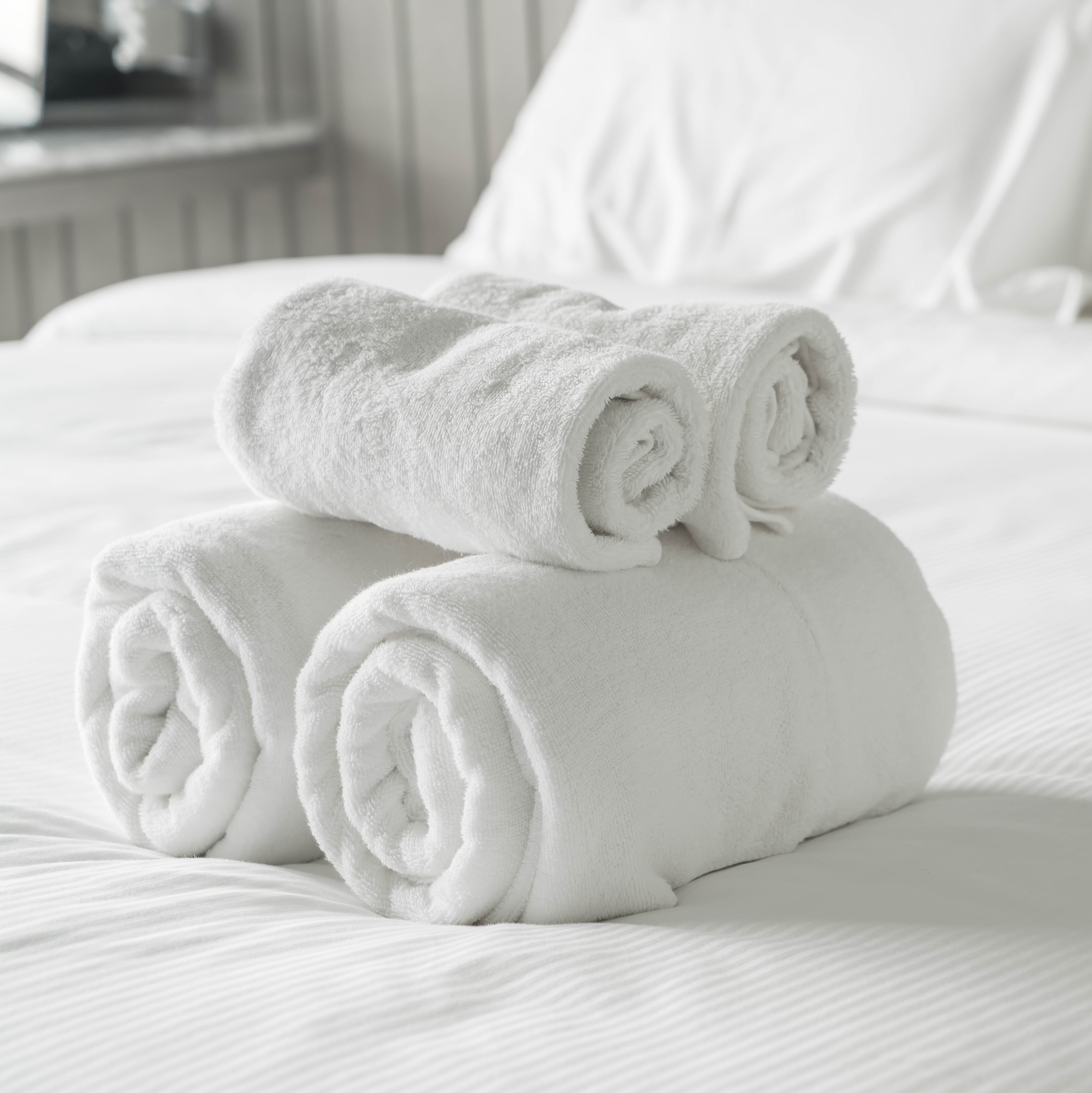720gsm Ultra Royal Luxury Towel Sets Including a Hand Towel and Extra-Length Bath Sheet